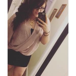 Meet your Posher, Alejandra